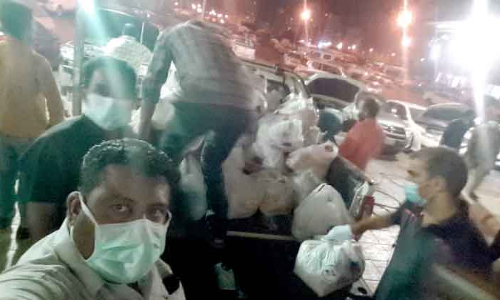 ദു​രി​താ​വ​സ്ഥ​യി​ലു​ള്ള ക്യാ​മ്പ്​ തൊ​ഴി​ലാ​ളി​ക​ൾ​ക്ക്​ ഭ​ക്ഷ​ണ​ക്കി​റ്റ്​ എ​ത്തി​ച്ചു