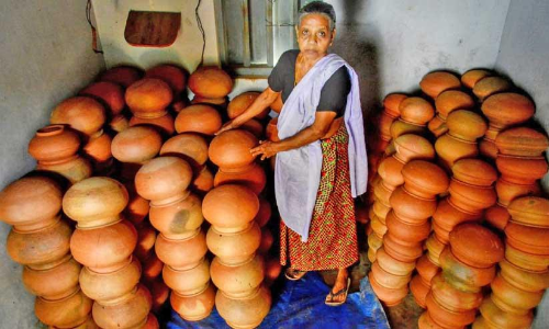 വിഷു പോയി ഓണവും; വീണുടഞ്ഞ്​ മൺപാത്ര വ്യവസായം