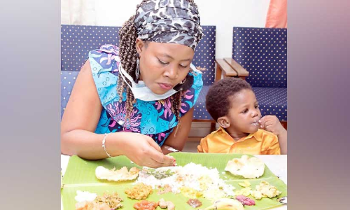 ഓണസദ്യയുണ്ട്, മനസ്സു നിറഞ്ഞ് ജിൻ പേ മടങ്ങുന്നു; ജന്മനാട്ടിലേക്ക്