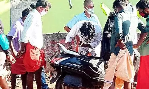 സ്കൂട്ടറിനുള്ളിൽ മൂർഖൻ; യുവാവ് രക്ഷപ്പെട്ടത് ഭാഗ്യം കൊണ്ട്