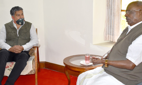 പെട്ടിമുടി പുനരധിവാസം; മന്ത്രിയും ക​ണ്ണ​ന്‍ ദേ​വ​ന്‍ കമ്പനി അധികൃതരും ചർച്ച നടത്തി