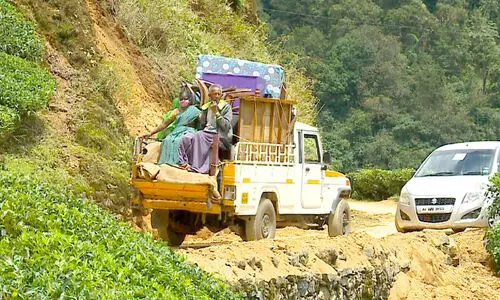 ഇനി പെട്ടിമുടിയിൽ വേല സെയ്യമുടിയാത്​; നൊമ്പരംപേറി അവർ മടങ്ങി