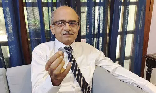 ആ ഒരു രൂപ ധവാൻ തന്നു -വൈറലായി പ്രശാന്ത്​ ഭൂഷ​െൻറ ചിത്രം