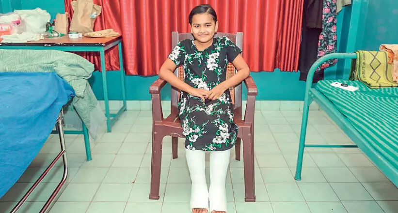 കരിപ്പൂർ വിമാനാപകടം: പത്തു വയസ്സുകാരി മിൻഹ ആശുപത്രി വിട്ടു കരിപ്പൂർ വിമാനാപകടം: പത്തു വയസ്സുകാരി മിൻഹ ആശുപത്രി വിട്ടു