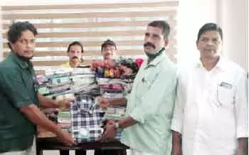 തണൽ ഓണക്കോടികൾ കൈമാറി തണൽ ഓണക്കോടികൾ കൈമാറി