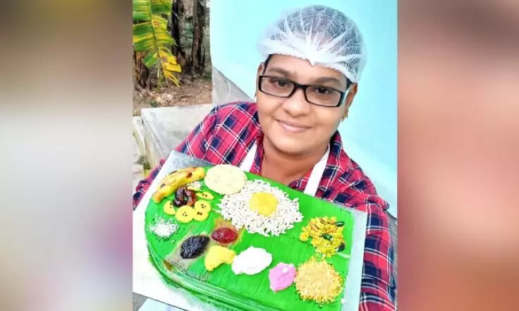 കേക്കില്‍ നിർമിച്ച തൂശനിലയില്‍ ഓണസദ്യ; താരമായി അമല