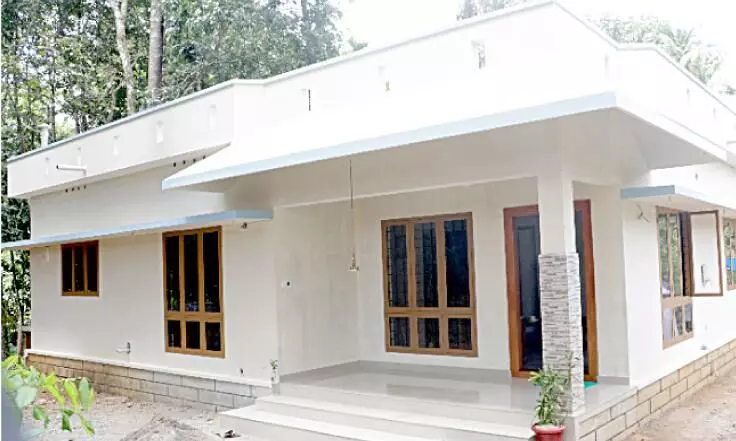 കൂട്ടുകാരന് ഓണസമ്മാനമായി വീടൊരുക്കി സഹപാഠികൾ കൂട്ടുകാരന് ഓണസമ്മാനമായി വീടൊരുക്കി സഹപാഠികൾ