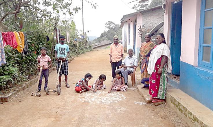ഗ്യാപ്പിട്ടു; ഗവിക്കിത് പൊന്നോണം ഗ്യാപ്പിട്ടു; ഗവിക്കിത് പൊന്നോണം