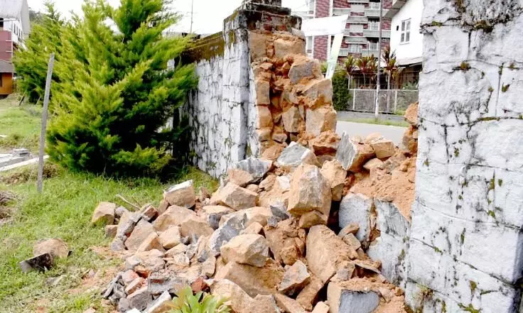 കാട്ടാനക്കലിയില് വിറച്ച് മൂന്നാര് കാട്ടാനക്കലിയില് വിറച്ച് മൂന്നാര് 