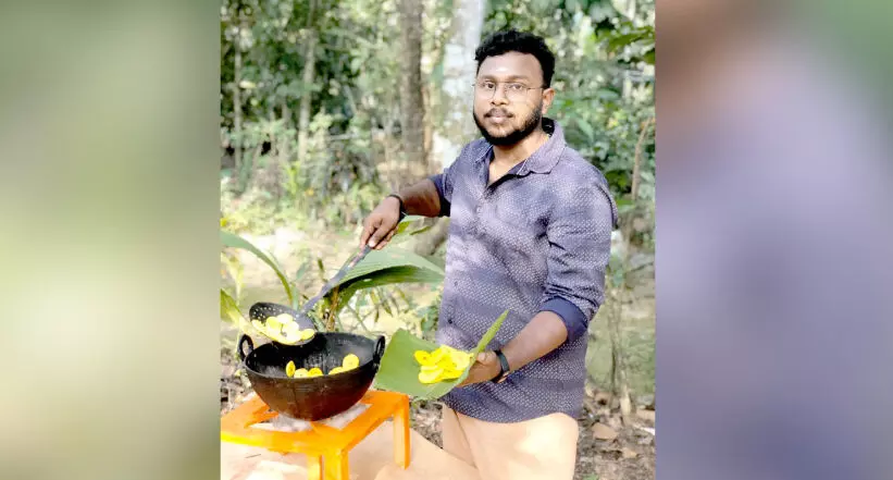തെര്‍മോക്കോളില്‍ വറചട്ടിയും ഉപ്പേരിയും ഒരുക്കി വിദ്യാർഥി