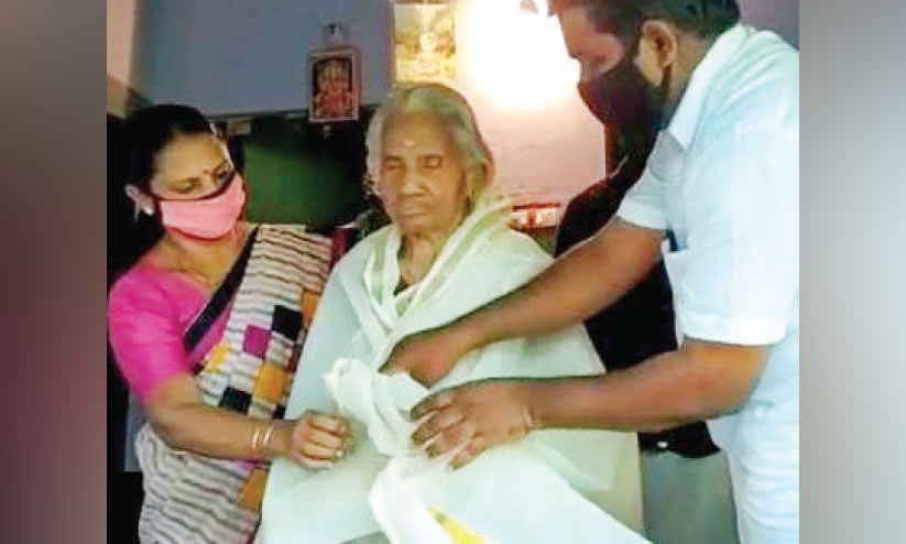 ഗ്രാമത്തിെൻറ മുത്തശ്ശിക്ക് നാടിെൻറ ആദരം ഗ്രാമത്തിെൻറ മുത്തശ്ശിക്ക് നാടിെൻറ ആദരം