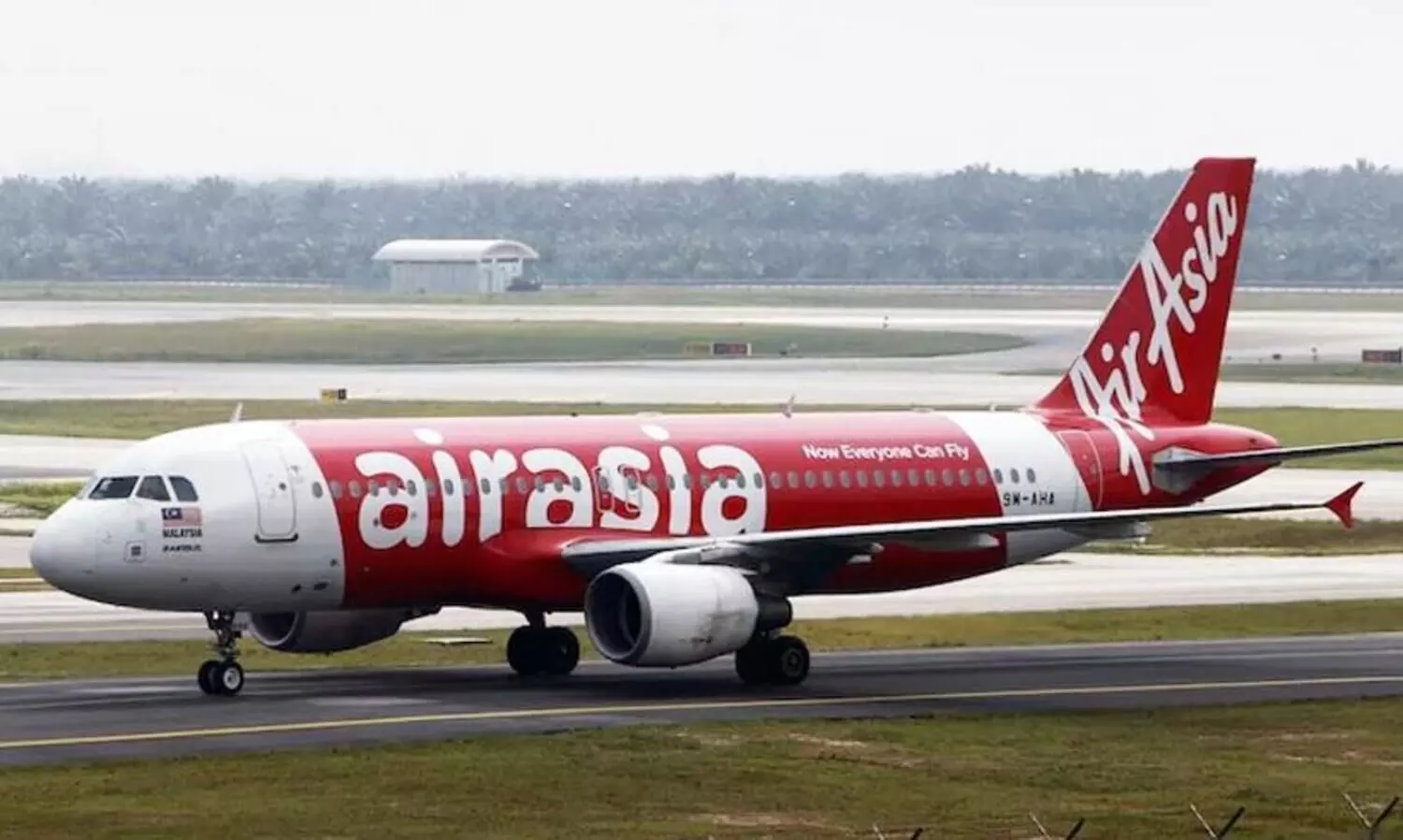 യാത്രക്കാരിൽ നിന്ന്​ ചെക് ഇന്‍ ഫീസ്​ ഈടാക്കാനൊരുങ്ങി എയര്‍ ഏഷ്യ