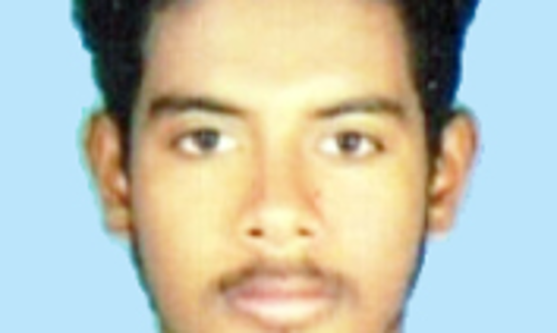 ബൈ​ക്ക് അ​പ​ക​ടം:   പ​രി​ക്കേ​റ്റ യു​വാ​വ് മ​രി​ച്ചു