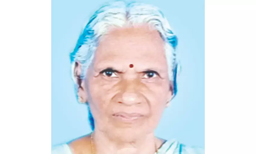 മീ​നാ​ക്ഷി അ​മ്മ