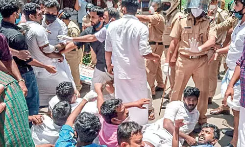 കെ.എസ്.യു മാർച്ചിൽ സംഘർഷം; ലാത്തിച്ചാർജിൽ 15 പേർക്ക് പരിക്ക്