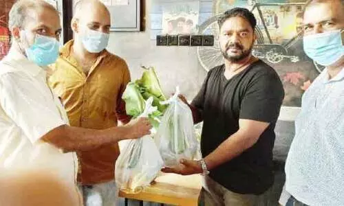 തിരുവോണ നാളിൽ സ്നേഹസദ്യയൊരുക്കി