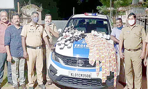 46 കുപ്പി വിദേശമദ്യവും 390 പാക്കറ്റ്​ ഹാൻസും പിടികൂടി