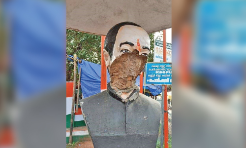 കോൺഗ്രസ്​ ഓഫിസുകൾക്കുനേരെ വ്യാപക ആക്രമണം