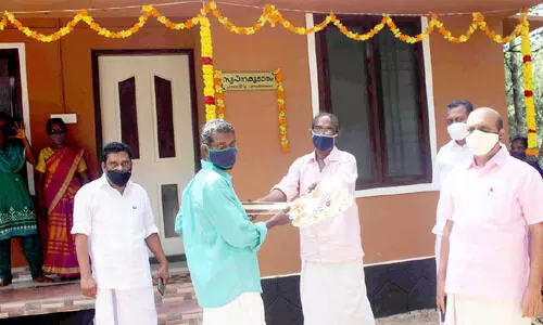 സ്‌നേഹയും സോനയും ഓണത്തിന് പുതിയവീട്ടില്‍