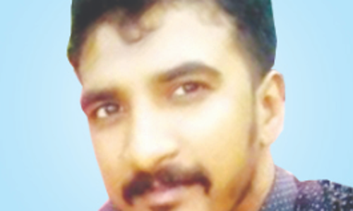 കു​റ്റി​ക്കാ​ട്ടൂ​രി​ൽ ടാ​ങ്ക​ർ ലോ​റി​യി​ടി​ച്ച് ബൈ​ക്ക് യാ​ത്രി​ക​ൻ മ​രി​ച്ചു