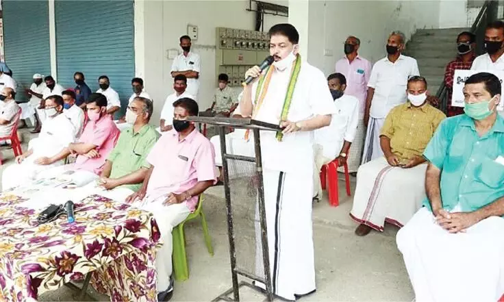 ബഫര് സോൺ; തിരുവോണ നാളില് കട്ടിപ്പാറയില് കര്ഷകരുടെ ഉപവാസ സമരം ബഫര് സോൺ; തിരുവോണ നാളില് കട്ടിപ്പാറയില് കര്ഷകരുടെ ഉപവാസ സമരം