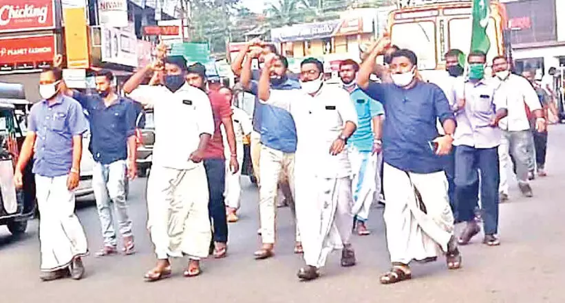 വാട്സ്​ആപ്​ ഗ്രൂപ്പിനെതിരെ ആക്ഷേപം;ബത്തേരിയിൽ ചെയർമാനെതിരെ യൂത്ത് ലീഗ് പ്രകടനം