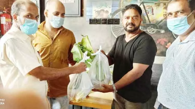 തിരുവോണ നാളിൽ സ്നേഹസദ്യയൊരുക്കി