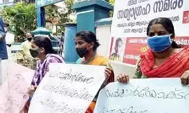 നാണയം വിഴുങ്ങി കുട്ടിയുടെ മരണം: മാതാവിന്റെ സമരത്തിന് പിന്തുണയേറുന്നു നാണയം വിഴുങ്ങി കുട്ടിയുടെ മരണം: മാതാവിന്റെ സമരത്തിന് പിന്തുണയേറുന്നു