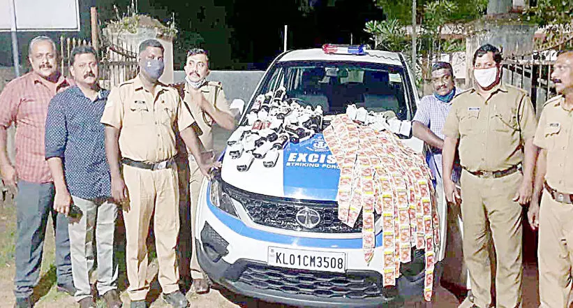 46 കുപ്പി വിദേശമദ്യവും 390 പാക്കറ്റ്​ ഹാൻസും പിടികൂടി