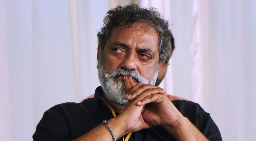 ഊരിയ വാളുകൾ വലിച്ചെറിയാൻ നേരമായില്ലേ...? നഷ്ടം കൊല്ലപ്പെട്ടവർക്കും അവരുടെ കുടുംബത്തിനും -ജോയ് മാത്യു ഊരിയ വാളുകൾ വലിച്ചെറിയാൻ നേരമായില്ലേ...? നഷ്ടം കൊല്ലപ്പെട്ടവർക്കും അവരുടെ കുടുംബത്തിനും -ജോയ് മാത്യു