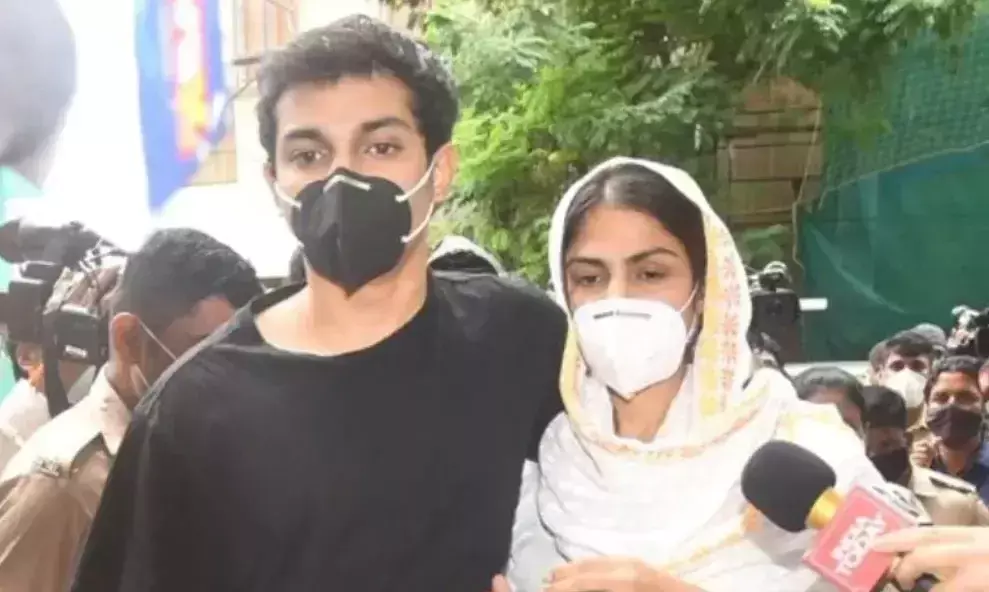 റിയയുടെ സഹോദരനുമായി ബന്ധമുള്ള മയക്കുമരുന്ന്​ വിതരണക്കാർ അറസ്​റ്റിൽ