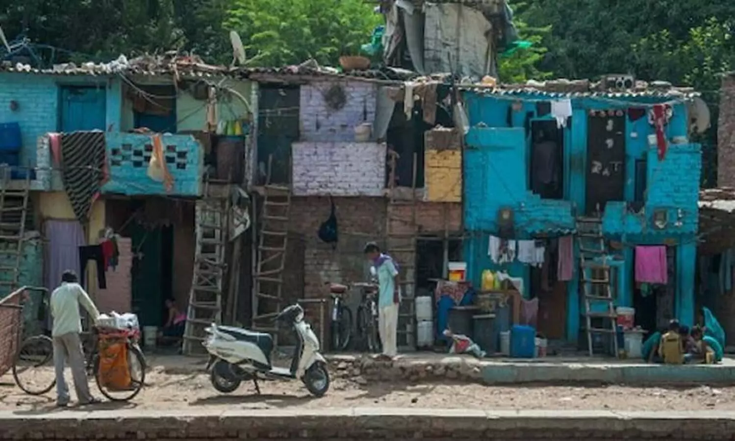 ഡൽഹി റെയിൽവേ ട്രാക്കിലെ 48,000 ചേരിവീടുകൾ ഒഴിപ്പിക്കണം