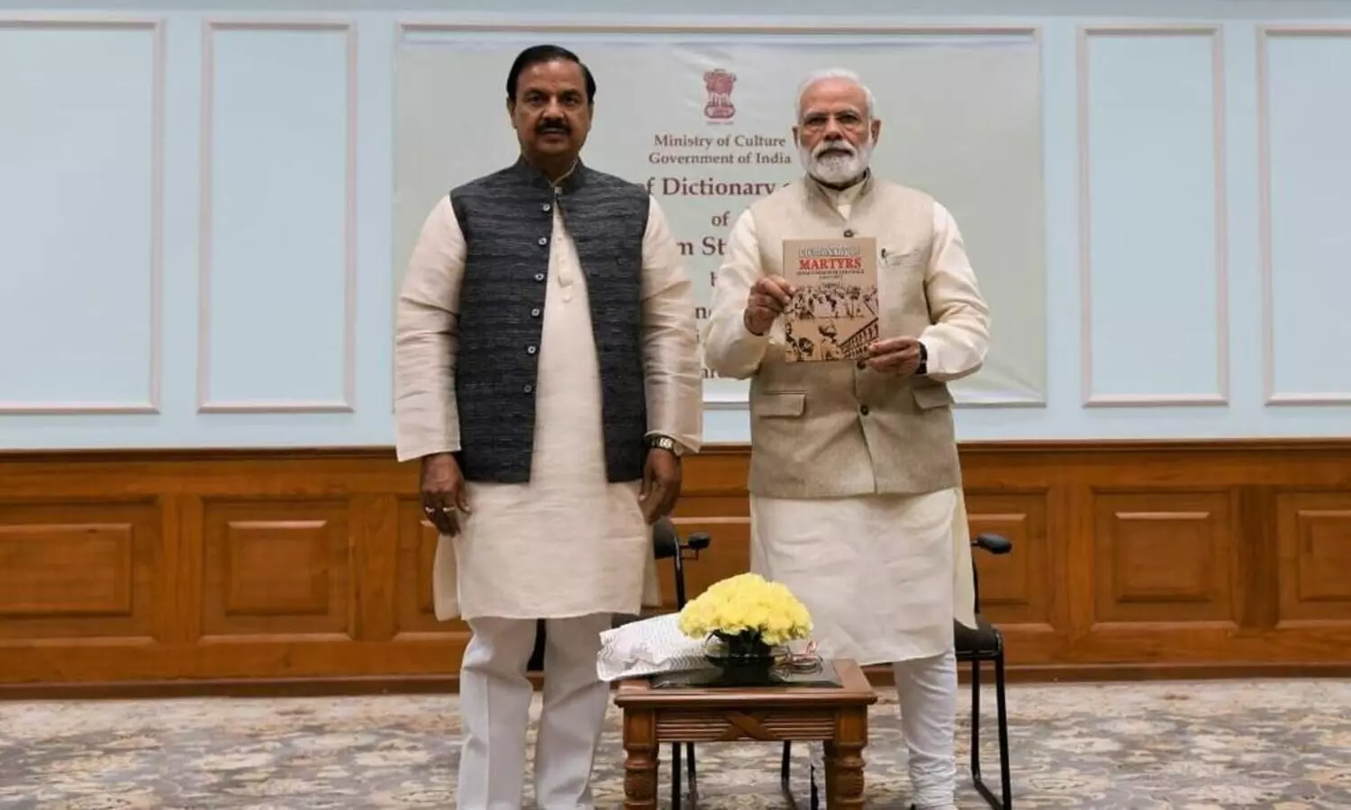 മോദി പുറത്തിറക്കിയ രക്​തസാക്ഷി പട്ടികയിൽ വാരിയൻ കുന്നത്തും ആലി മുസ്​ലിയാരും