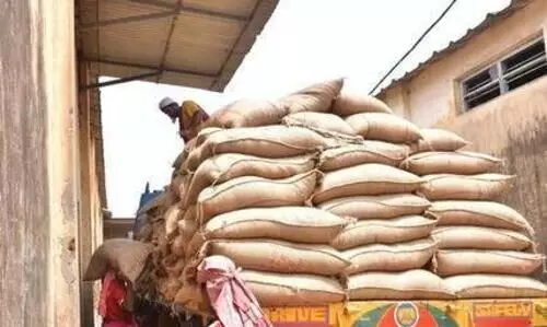 ഓണക്കാലത്തും റേഷൻ കൊള്ള ; 50 ലക്ഷത്തോളം രൂപയുടെ സാധനങ്ങൾ കരിഞ്ചന്തയിലേക്ക് കടത്തി