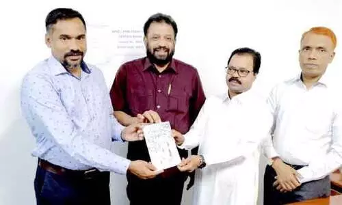 മഴ നനയുന്നവർ കവിത സമാഹാരം പ്രകാശനം ചെയ്തു