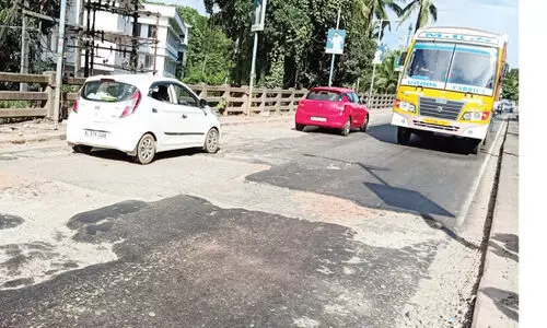 കുഴികളടച്ചില്ല; ദേശീയപാതയിൽ യാത്രദുരിതം