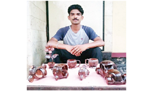 ചിരട്ടയോടൊപ്പം കരവിരുത് ചേർന്ന് ലോക്ഡൗൺ ശിൽപങ്ങൾ