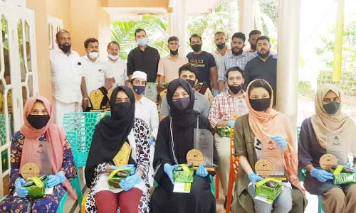 മി​ക​ച്ച വി​ജ​യം നേ​ടി​യ വി​ദ്യാ​ർ​ഥി​ക​ളെ ആ​ദ​രി​ച്ചു