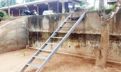 ക​രാ​റു​കാ​ര​ൻ വാ​ക്കു​പാ​ലി​ച്ചി​ല്ല; വ​ഴി​മു​ട്ടി കു​ടും​ബം