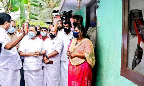 അ​ക്ര​മ​ത്തിനിരയായ​ ലീനയുടെ വീട്​ രമേശ് ചെന്നിത്തല സന്ദര്‍ശിച്ചു