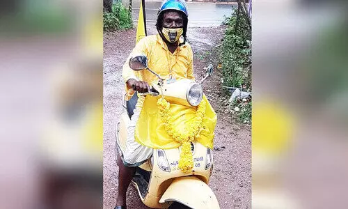 ച​ത​യ​ദി​ന​ത്തി​ൽ കോ​വി​ഡ് ബോ​ധ​വ​ത്ക​ര​ണം