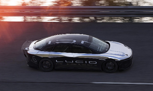 ടെസ്​ലയെ മലർത്തിയടിച്ച്​ ലൂസിഡ്​ എയർ; ക്വാർട്ടർ മൈൽ പിന്നിട്ടത്​ 9.9 സെക്കൻറിൽ