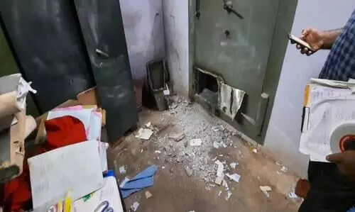 കരുവാറ്റ സഹ. ബാങ്കിൽ വൻ കവർച്ച; നാലര കിലോ സ്വർണവും നാലു ലക്ഷം രൂപയും മോഷ്​ടിച്ചു