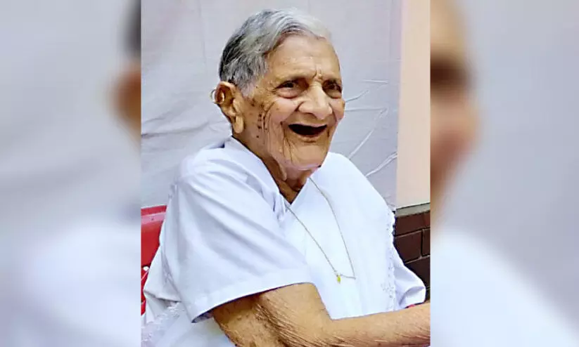 1350ലേറെ പൂർണചന്ദ്രന്മാരെ കണ്ട മറിയാമ്മ 101 പേരമക്കളുമായി 113ലേക്ക് 1350ലേറെ പൂർണചന്ദ്രന്മാരെ കണ്ട മറിയാമ്മ 101 പേരമക്കളുമായി 113ലേക്ക്