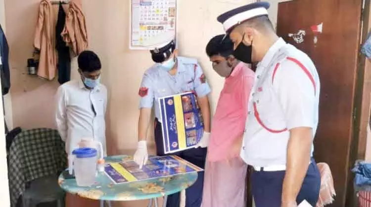 തൊഴിലാളികളുടെ താമസ കേന്ദ്രങ്ങളിൽ സുരക്ഷ ബോധവത്​കരണം