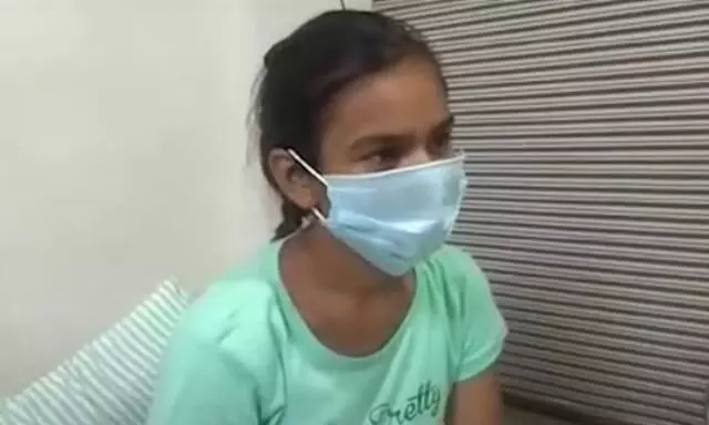 ഫോൺ തട്ടിപ്പറിച്ചയാളെ ധീരതയോടെ നേരിട്ട കുസുമത്തിന് 51,000 രൂപ പാരിതോഷികം