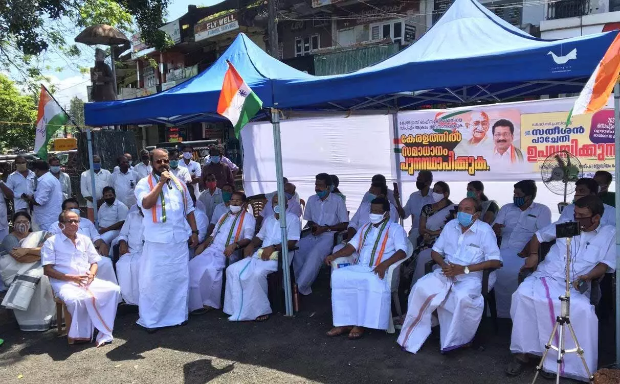 സതീശൻ പാച്ചേനി ഉപവാസം തുടങ്ങി