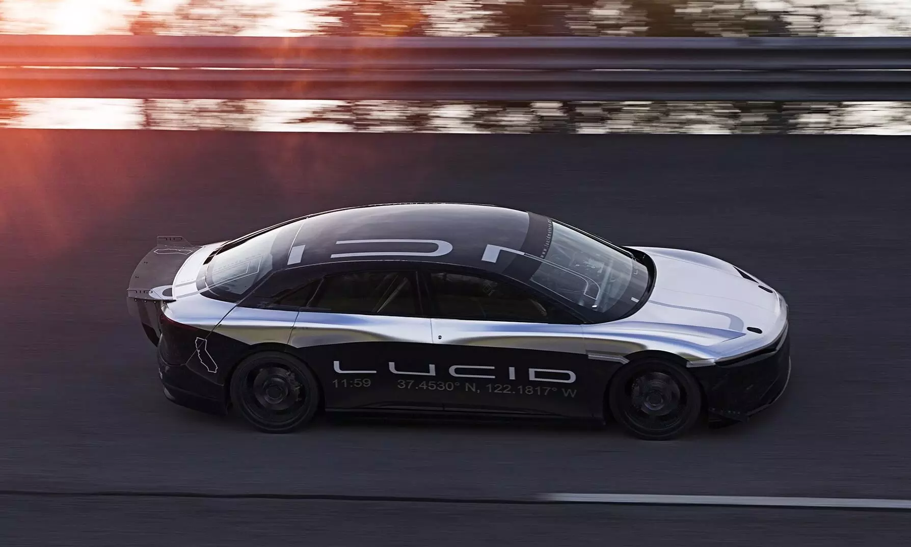 ടെസ്ലയെ മലർത്തിയടിച്ച് ലൂസിഡ് എയർ; ക്വാർട്ടർ മൈൽ പിന്നിട്ടത് 9.9 സെക്കൻറിൽ ടെസ്ലയെ മലർത്തിയടിച്ച് ലൂസിഡ് എയർ; ക്വാർട്ടർ മൈൽ പിന്നിട്ടത് 9.9 സെക്കൻറിൽ