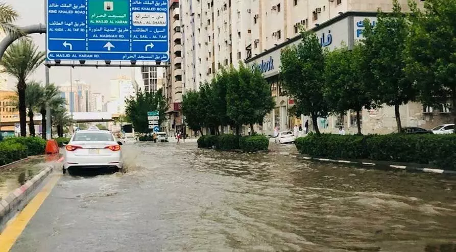 മക്കയിൽ ശക്തമായ മഴ മക്കയിൽ ശക്തമായ മഴ