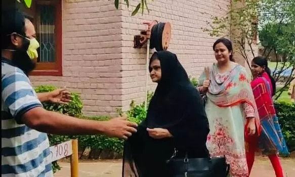 വികാരനിർഭരം ഈ കൂടിക്കാഴ്ച; ഏഴ് മാസത്തിന് ശേഷം ഡോ. കഫീൽ ഖാൻ ഉമ്മയെ കണ്ടു